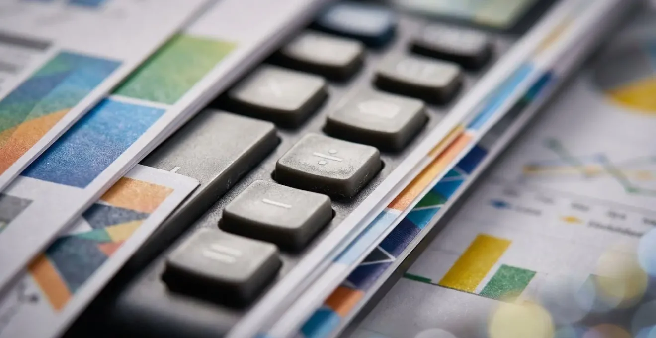 Analyse détaillée de la marge sur coûts variables avec calculatrice et graphiques financiers